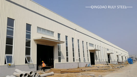 Prefabbricazione industriale dipinta / struttura in acciaio pre-progettata Edificio di isolamento termico in acciaio leggero