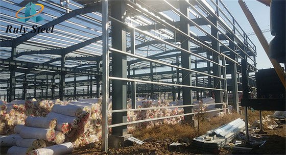 4000 metri quadrati immobile struttura in acciaio magazzino con EPS / Rock Wool / PU / fibra di vetro pannello sandwich rivestimento isolato