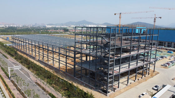 Magazzino Prefabbricato in Acciaio con Pannelli Sandwich per Uso Industriale