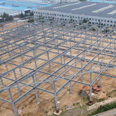 Capannone con struttura in acciaio a telaio a capanna per edifici a grande luce