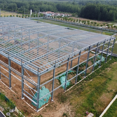 Immagazzino di strutture in acciaio prefabbricato con travi a sezione H