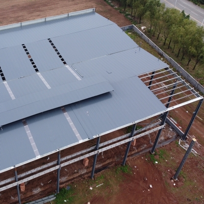 Officina prefabbricata con struttura in acciaio certificata CE con durata di 50 anni