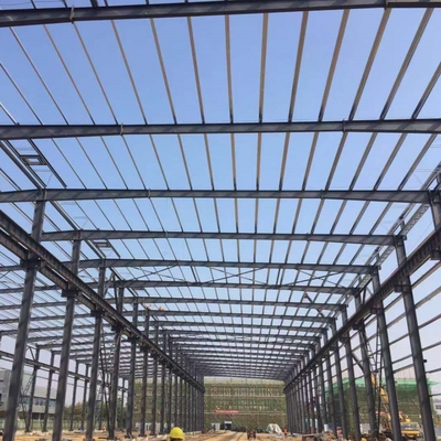 Magazzino Prefabbricato in Acciaio Strutturale 133m x 67m con Pannelli in Lana di Vetro