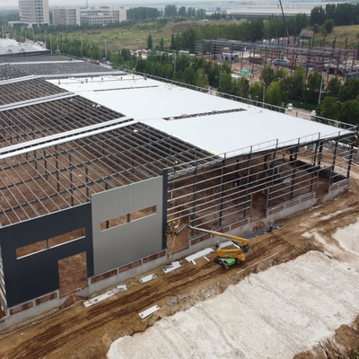 Magazzino Prefabbricato con Struttura in Acciaio e Telaio in Acciaio Leggero