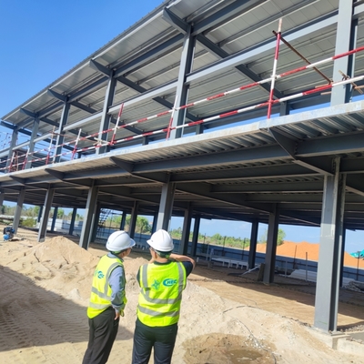 Officina Prefabbricata con Struttura in Acciaio, Uffici e Pavimento con Rivestimento Epossidico