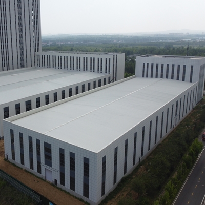 Stoccaggio di strutture in acciaio prefabbricate per parchi logistici