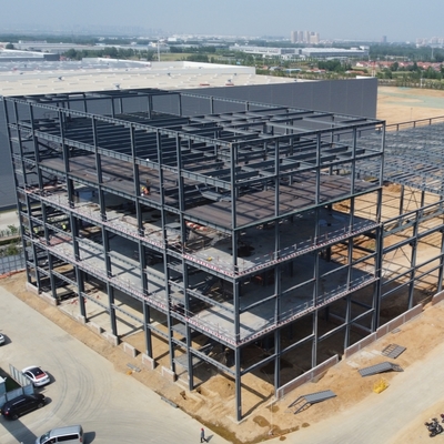 Stoccaggio di strutture in acciaio prefabbricate per parchi logistici