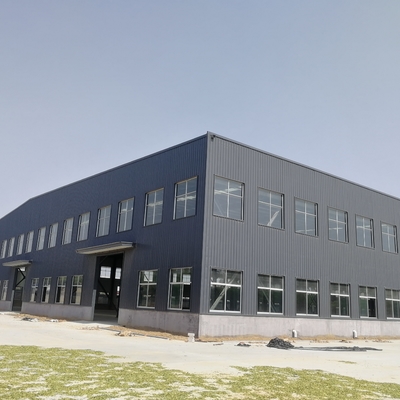 Capannone Prefabbricato in Acciaio a Sezione H con Carroponte e Isolamento Termico