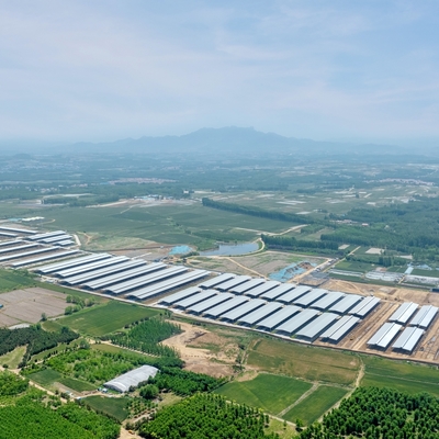 Magazzino Prefabbricato con Struttura in Acciaio Zincato e Durata di 50 Anni
