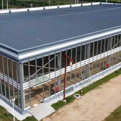 Struttura in acciaio prefabbricata per hangar con isolamento in pannelli sandwich per celle frigorifere