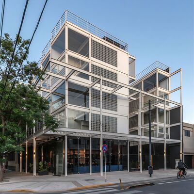 Edifici di appartamenti con struttura in acciaio moderna, abitazioni prefabbricate durevoli per la vita urbana