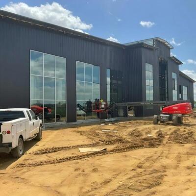 Q355 Acciaio Large Span Color Customized Modern Design Prefab Steel Structure Warehouse Con Ufficio