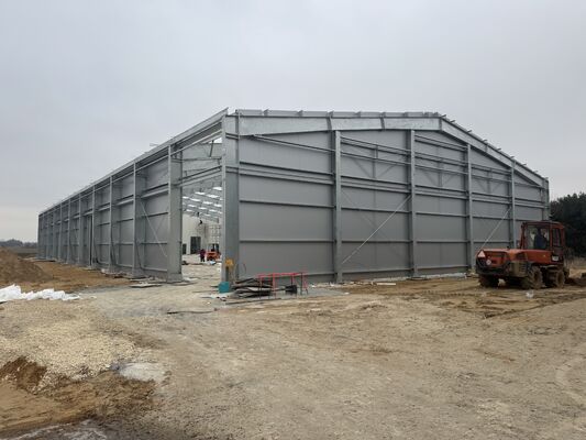Magazzino frigorifero prefabbricato con struttura in acciaio con pannello sandwich PU/PIR