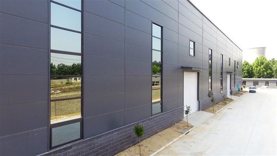 Magazzino prefabbricato in acciaio isolato con rivestimento in zinco alluminato